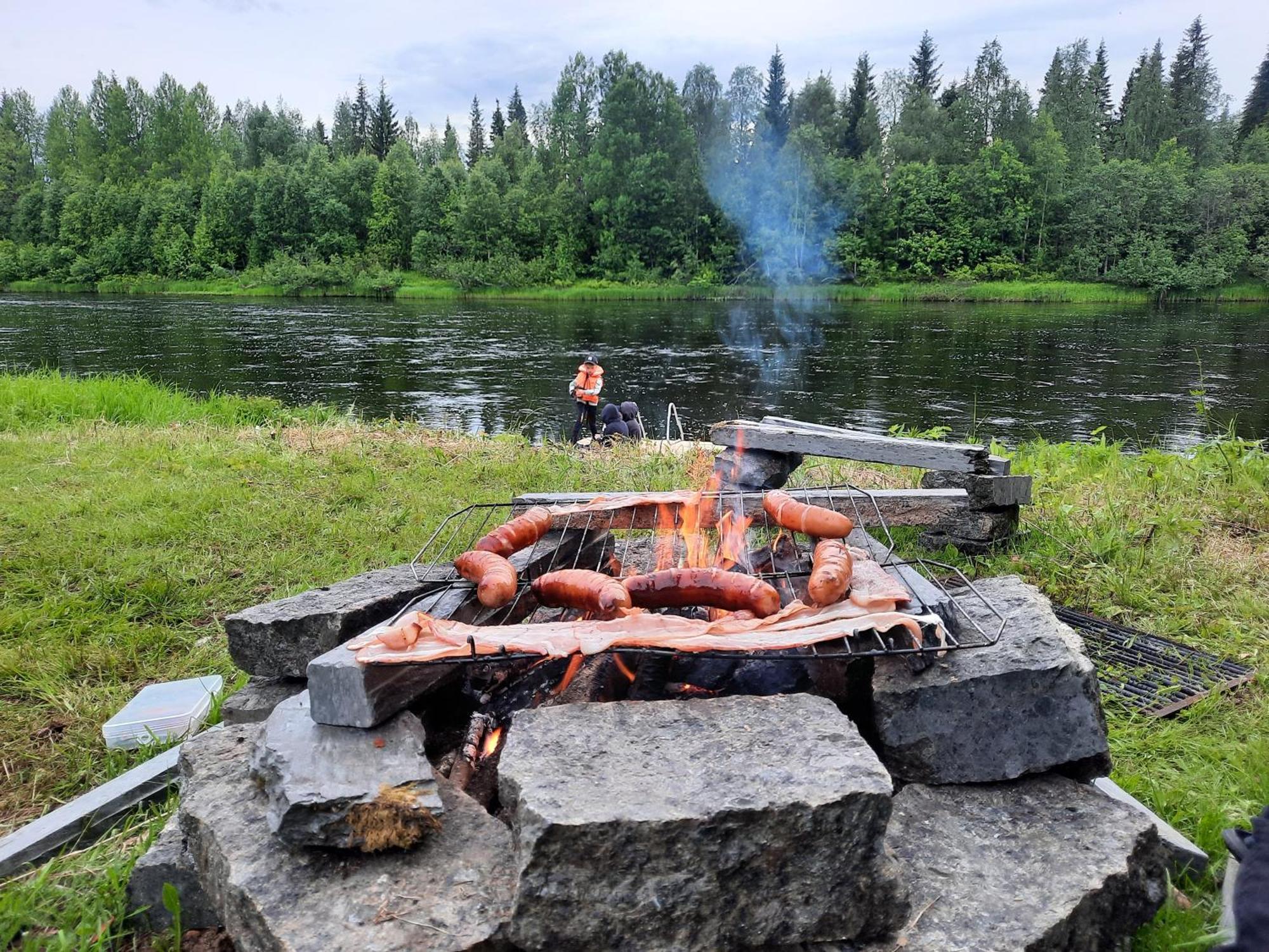 Lapin Villa Hiisi Joen Rannalla Ranua Buitenkant foto